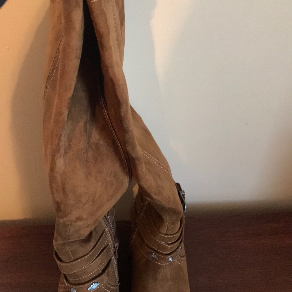 Boots - Picture 3 of 6